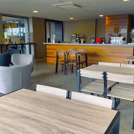 B.Suites 21 Kota Kinabalu Buitenkant foto