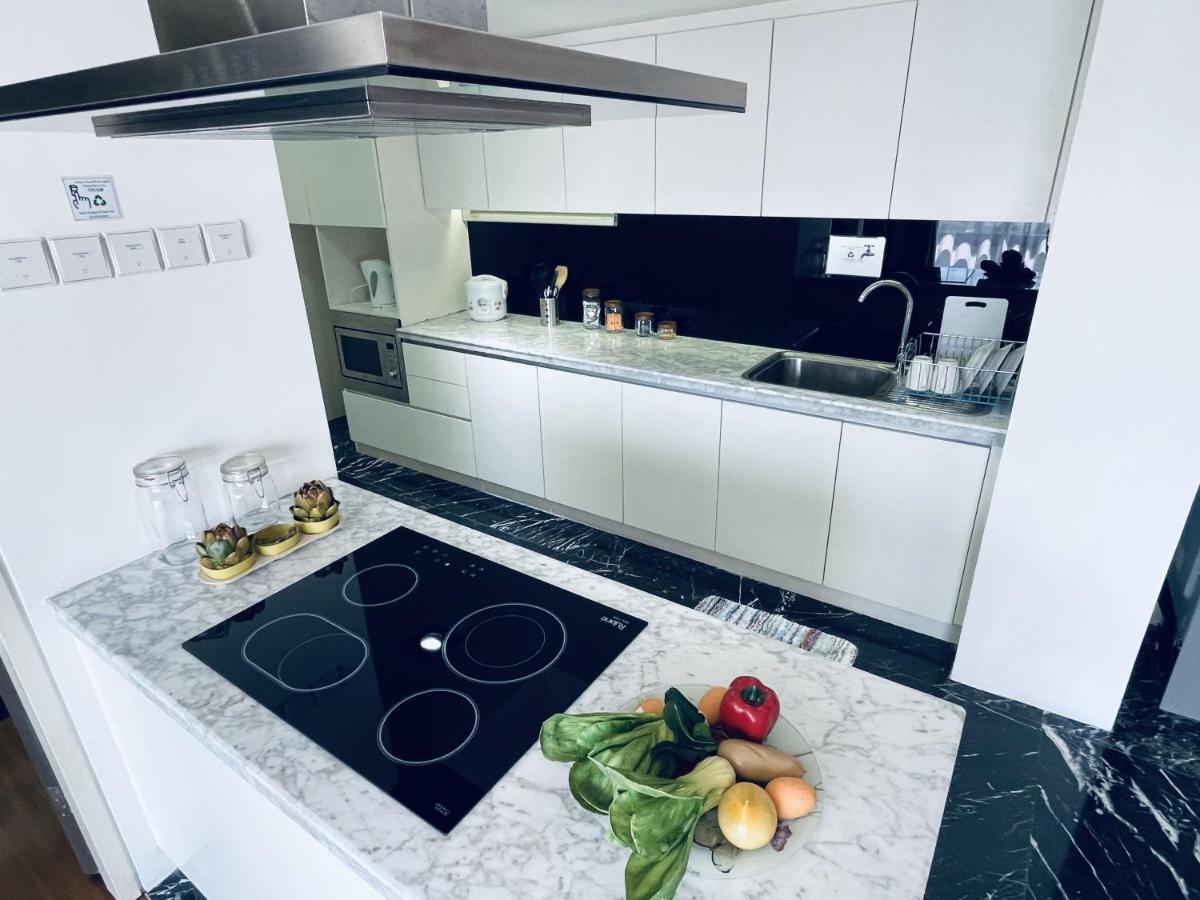 B.Suites 21 Kota Kinabalu Buitenkant foto