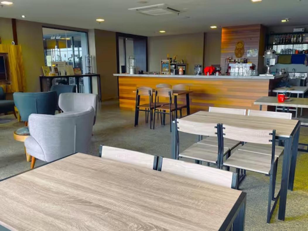 B.Suites 21 Kota Kinabalu Buitenkant foto