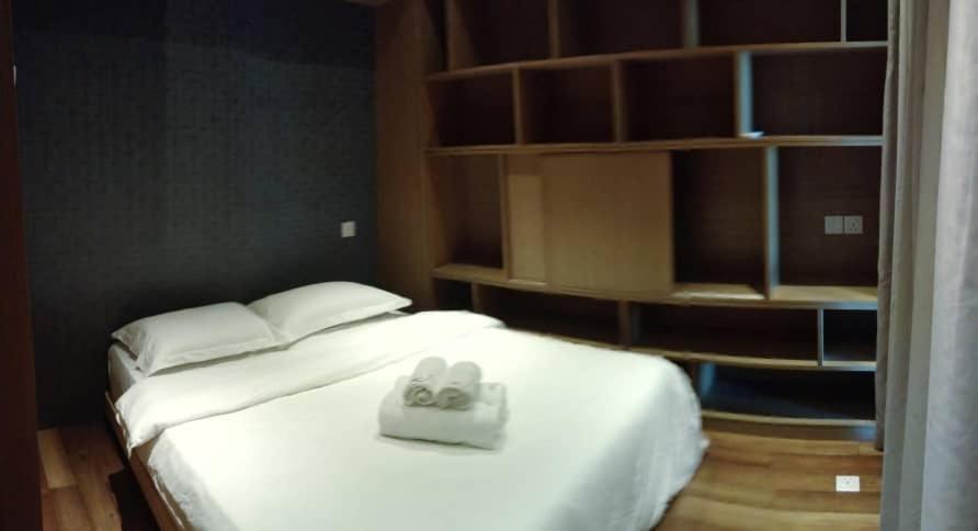 B.Suites 21 Kota Kinabalu Buitenkant foto
