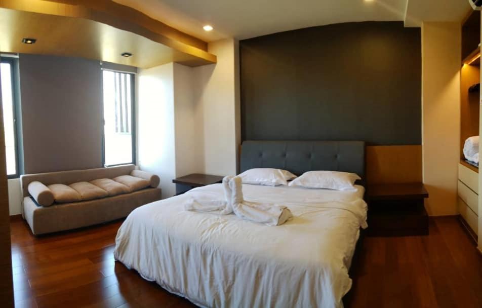 B.Suites 21 Kota Kinabalu Buitenkant foto