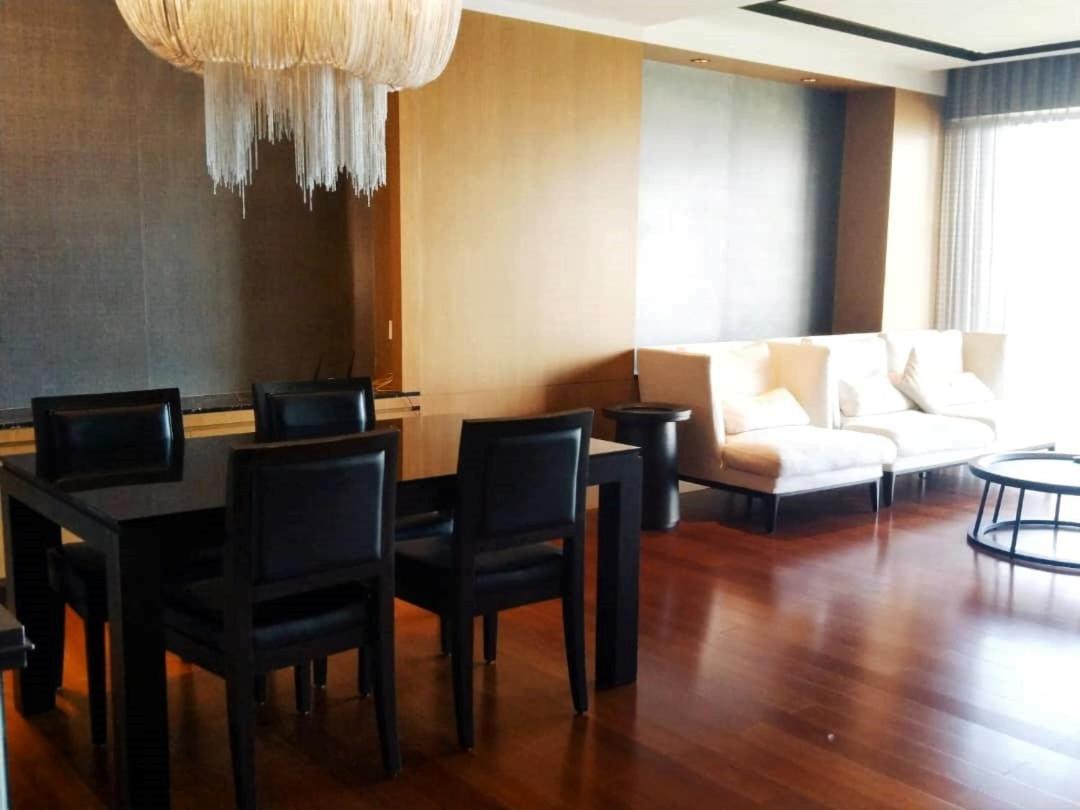 B.Suites 21 Kota Kinabalu Buitenkant foto