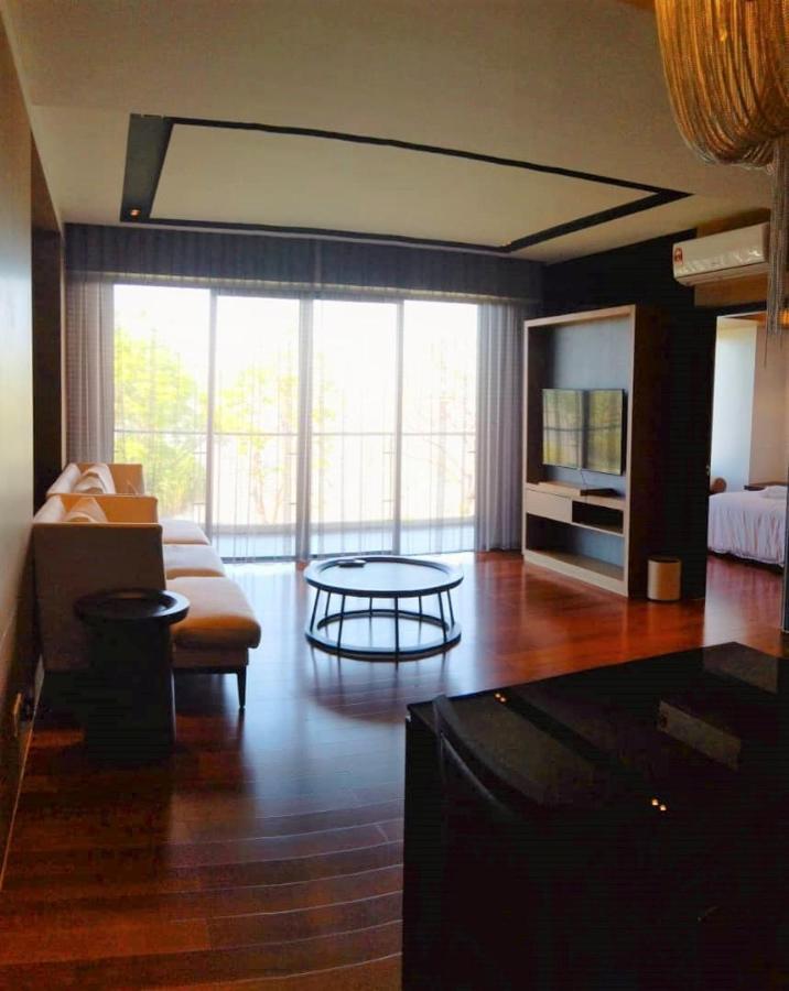 B.Suites 21 Kota Kinabalu Buitenkant foto