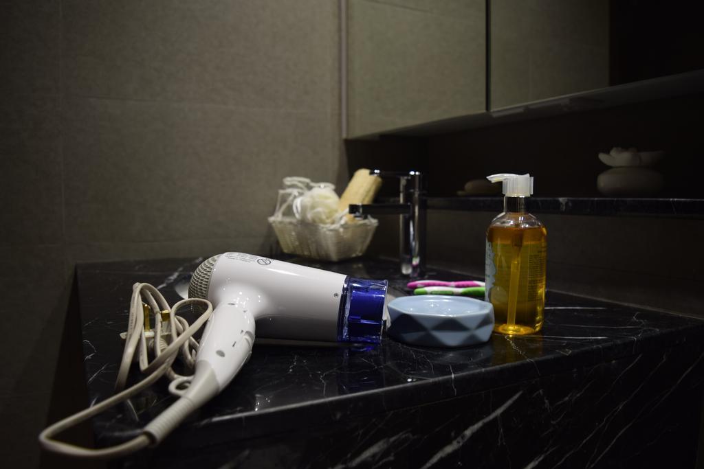 B.Suites 21 Kota Kinabalu Buitenkant foto