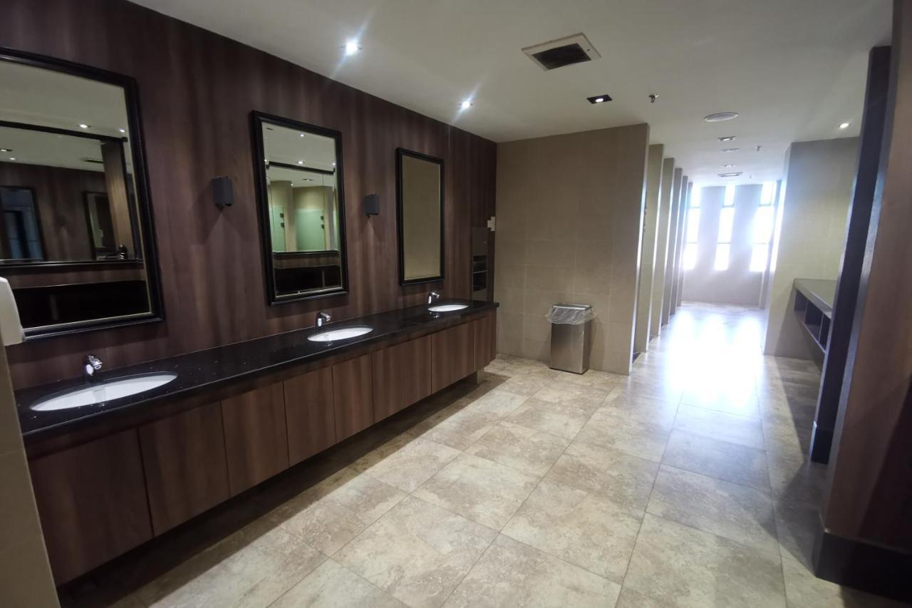 B.Suites 21 Kota Kinabalu Buitenkant foto